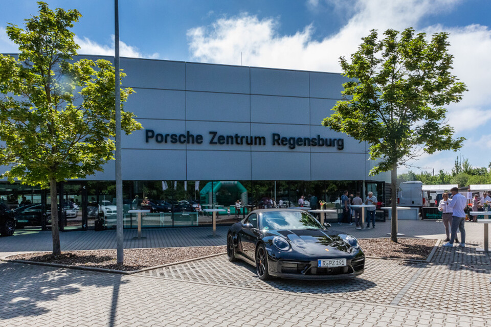 Porschezentrum Regensburg: „Bunte Flotte“ und Jahn-Neuzugänge  - 2