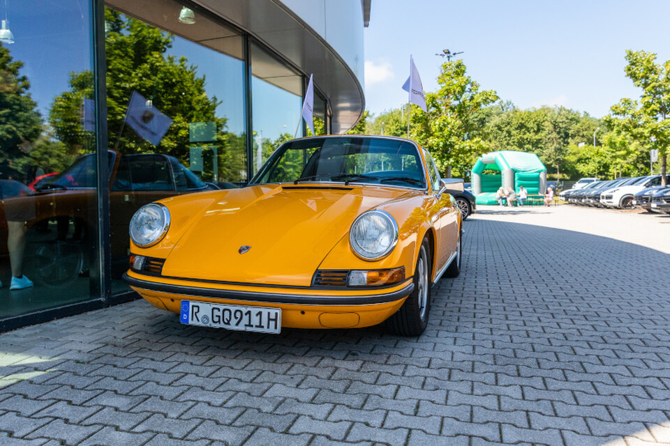 Porschezentrum Regensburg: „Bunte Flotte“ und Jahn-Neuzugänge  - 5