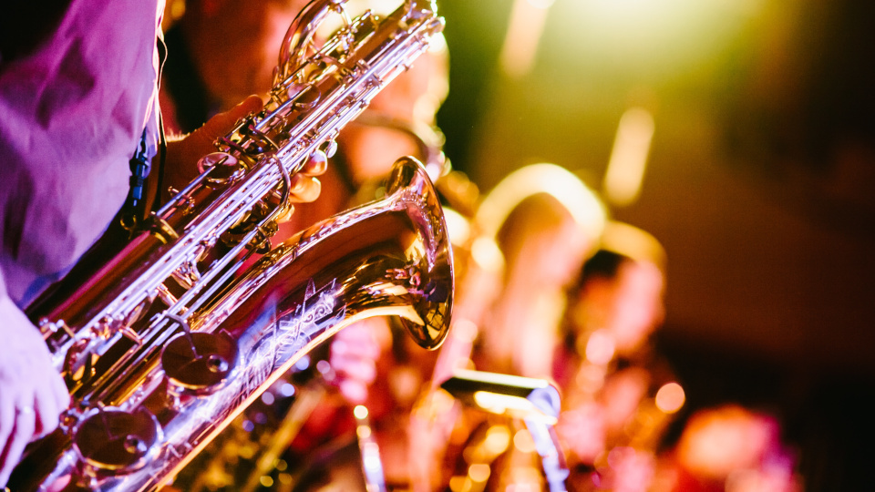 Saxophonspieler während einem Konzert