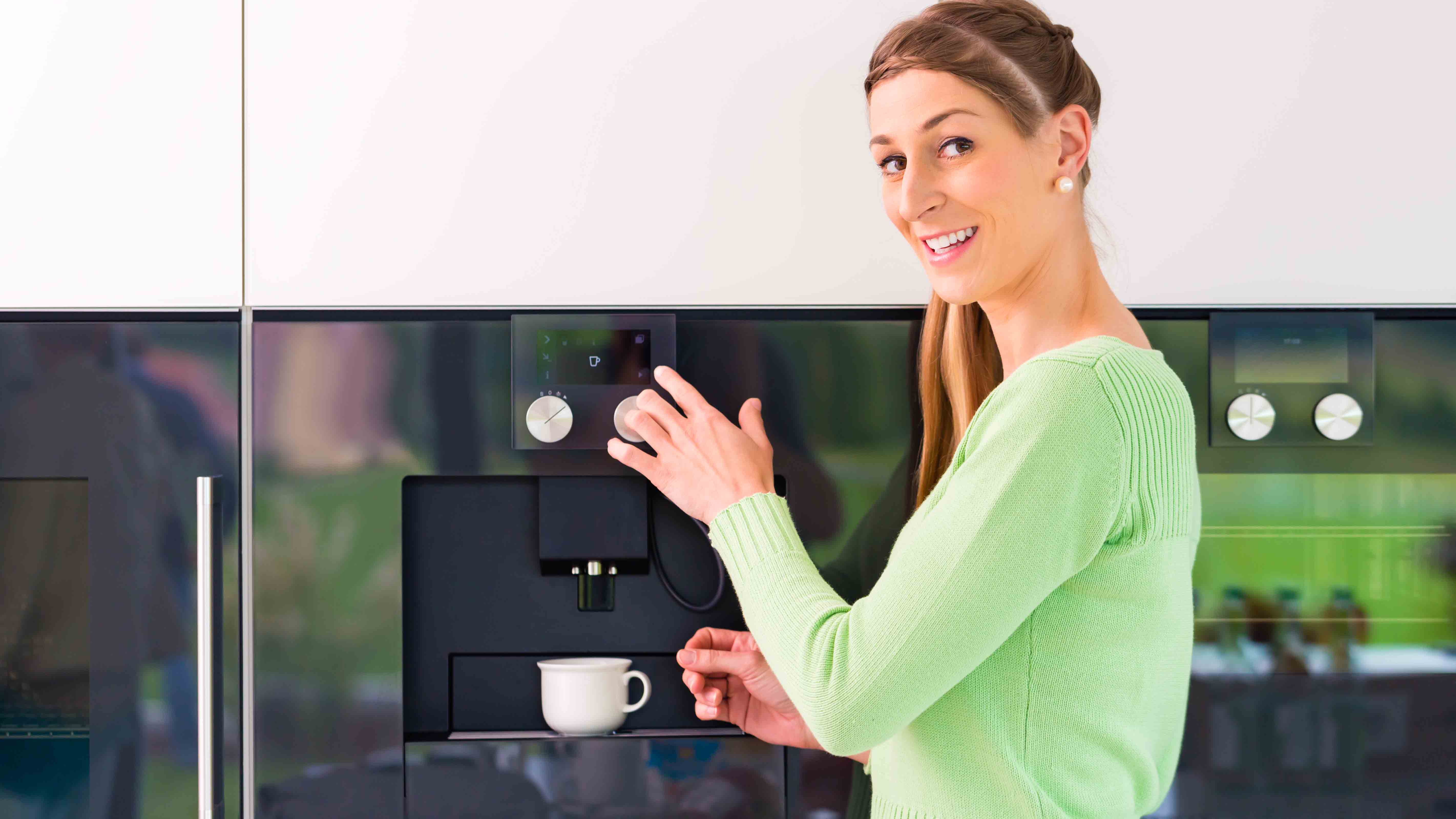 Kaffeevollautomat mit Tasse