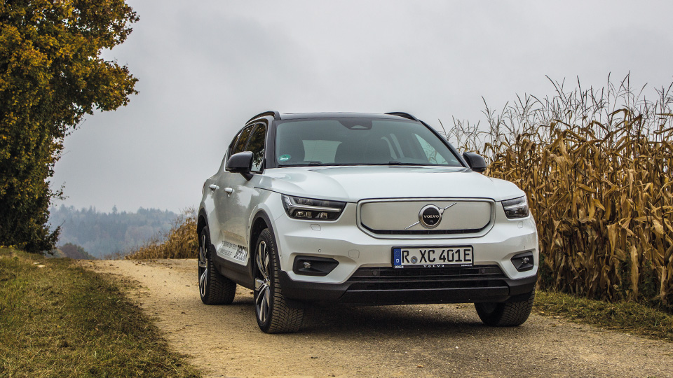 Volvo XC 40 Recharge in Weiß