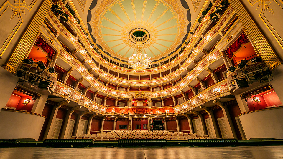 Beeindruckende Aufnahme vom Inneren des Theater Regensburg.