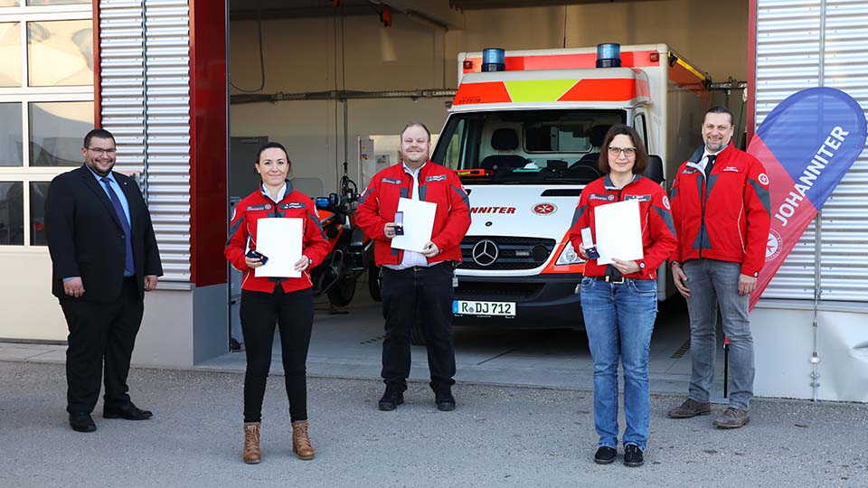 Ehrung der Pandemie-Bekämpfer: v. l. n. r.: Tobias Karl (Johanniter-Regionalvorstand), Sarah Morag, Korbinian Oswald, Alexandra Beck, Frank Zirngibl 