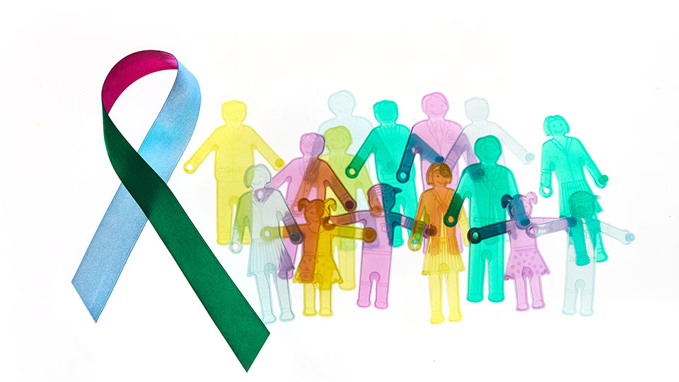 Rare Disease Day: Bunte Schleife und daneben in unterschiedlichen Farben dargestellte Personen, die für die seltenen Erkrankungen stehen.