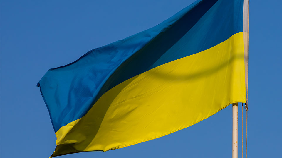 Wehende ukrainische Flagge