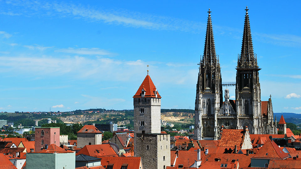 Die Kulisse der Altstadt Regensburg mit Blick auf den Dom.