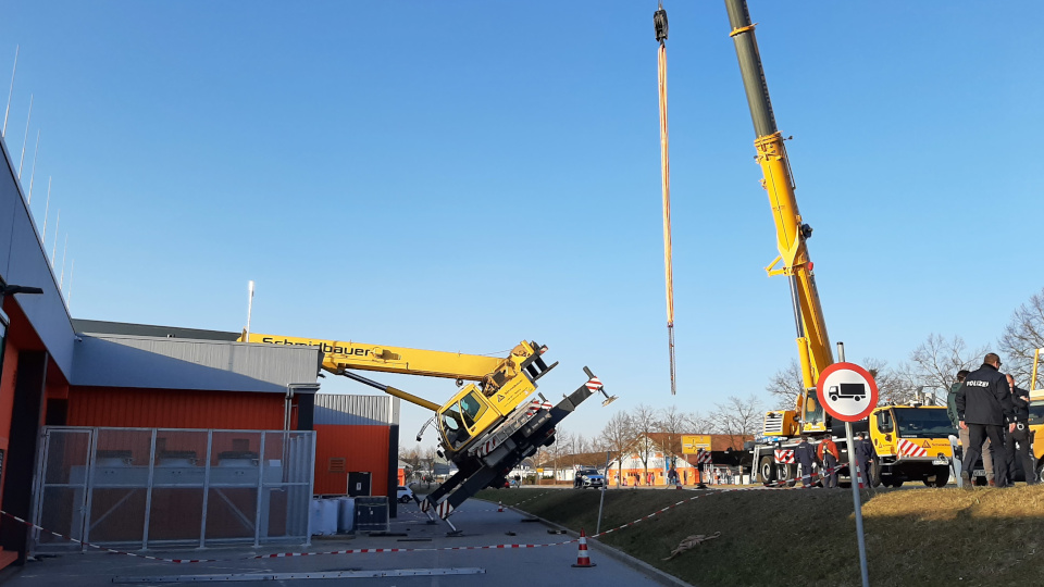 Pentling: Kranz sürzt auf Supermarkt