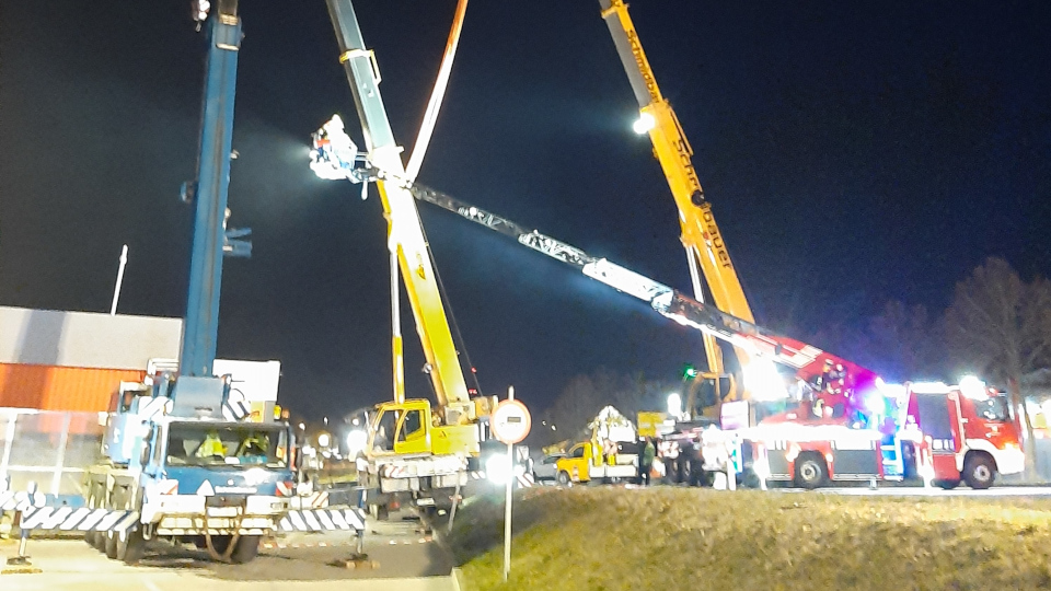 Pentling: Kranz sürzt auf Supermarkt