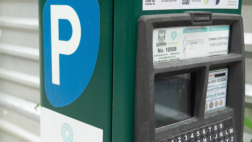 Parkgebühren Regensburg steigen: Detailaufnahme eines Parkautomaten.