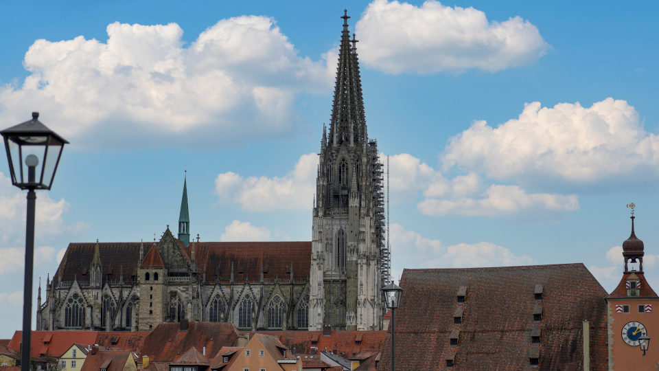 Regensburger Dom mit steinerner Brücke