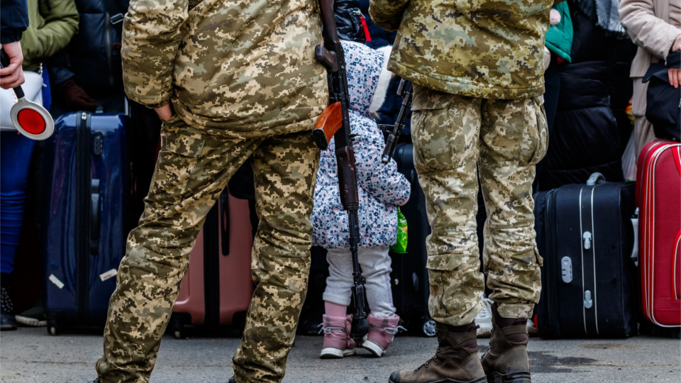 Ukrainische Flüchtende auf dem Weg zur slowakischen Grenze
