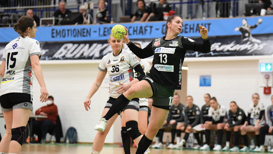 Spielerinnen aus Regensburg beim Spiel gegen Heide