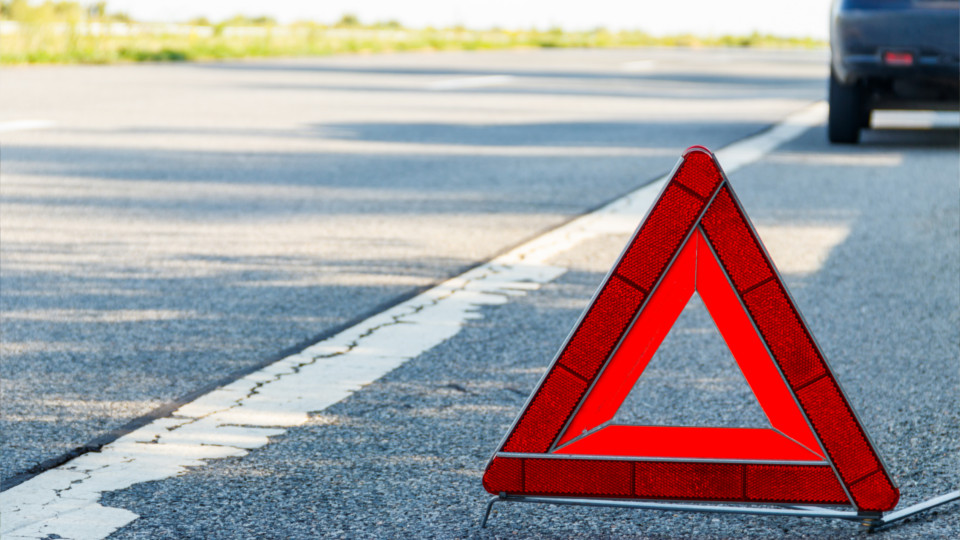 Warndreieck auf Autobahn