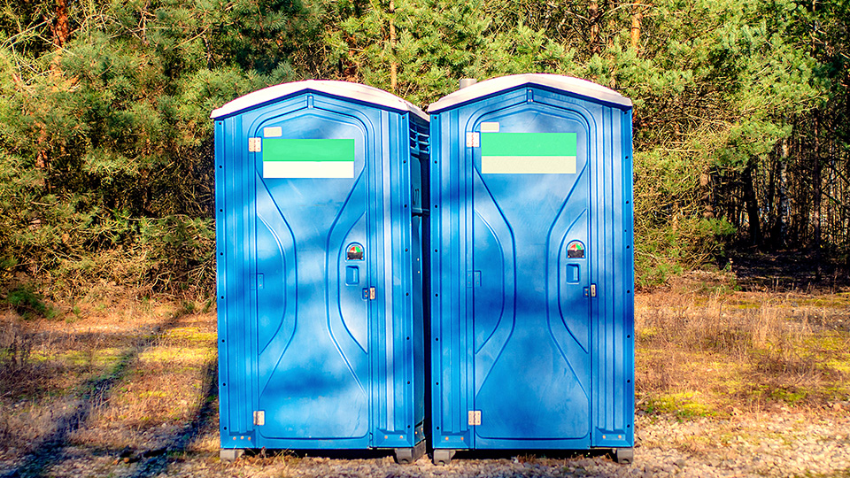Mobile Toilettenanlagen in der Natur.