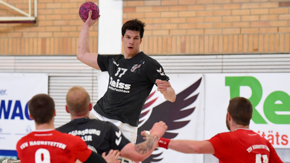 Konstantin Singwald hebt ab, nichts hält ihn am Boden.