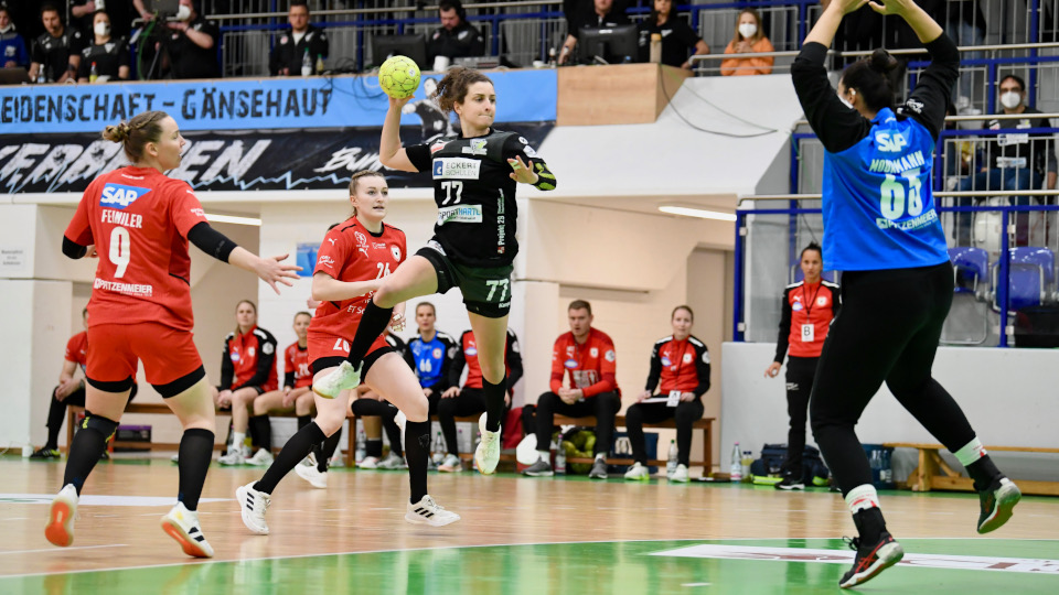 Spielerinnen aus Regensburg beim Spiel 