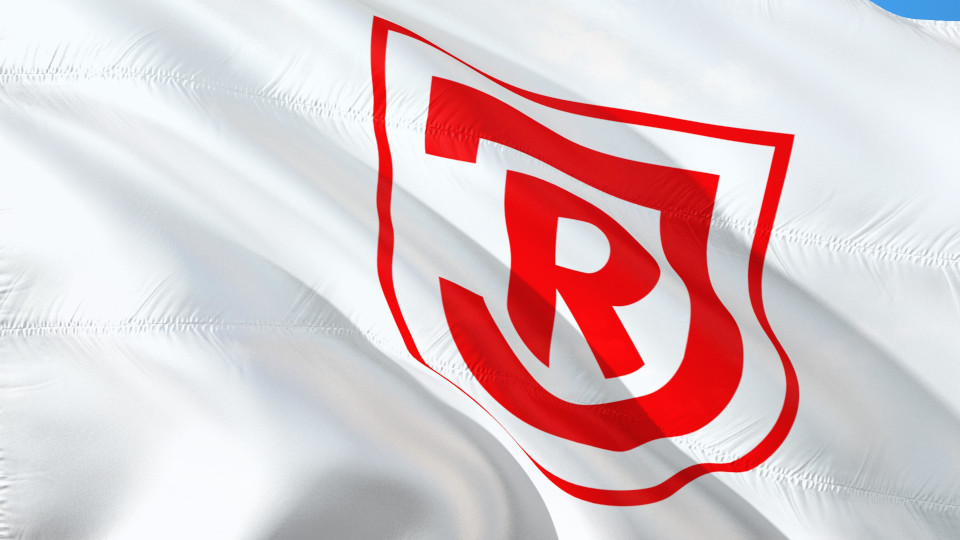 SSV Jahn Regensburg Banner im WInd