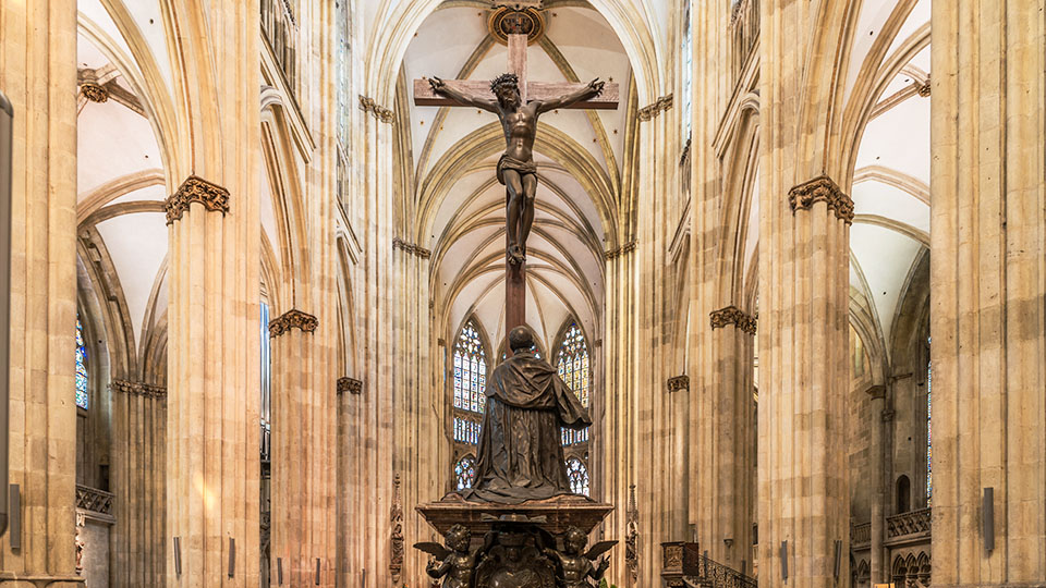 Austrittszahken steigen: Bistum Regensburg startet wieder „Austrittstelefon“