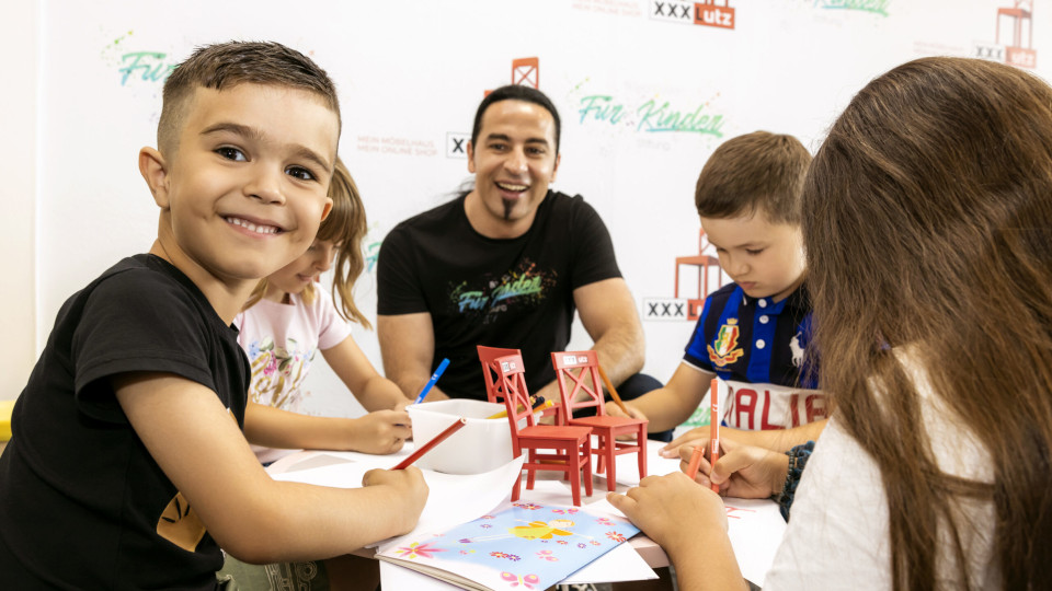 weltkindertag xxxl aktion von xxxlutz und buelent ceylan 960x540 2