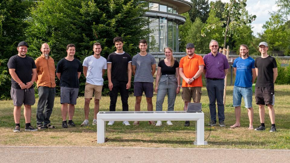 Von Studierenden für Studierende: Neue Solarbank in OTH Regensburg 