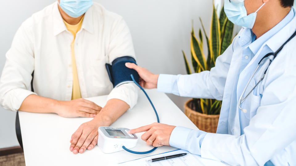 Große Krankenkasse: Steiler Anstieg bei Corona-Krankschreibungen