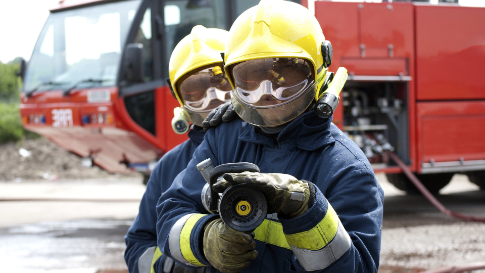 Feuerwehr mit Schlauch