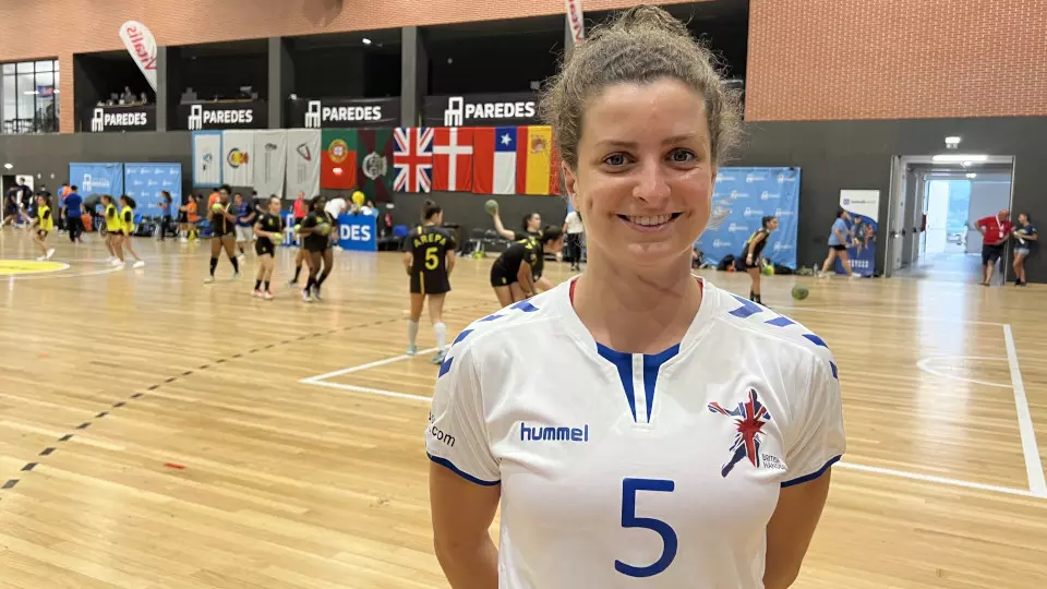 esv 1927 regensburg bunkerladies greifen beim kempa cup zum ball 960x540 2