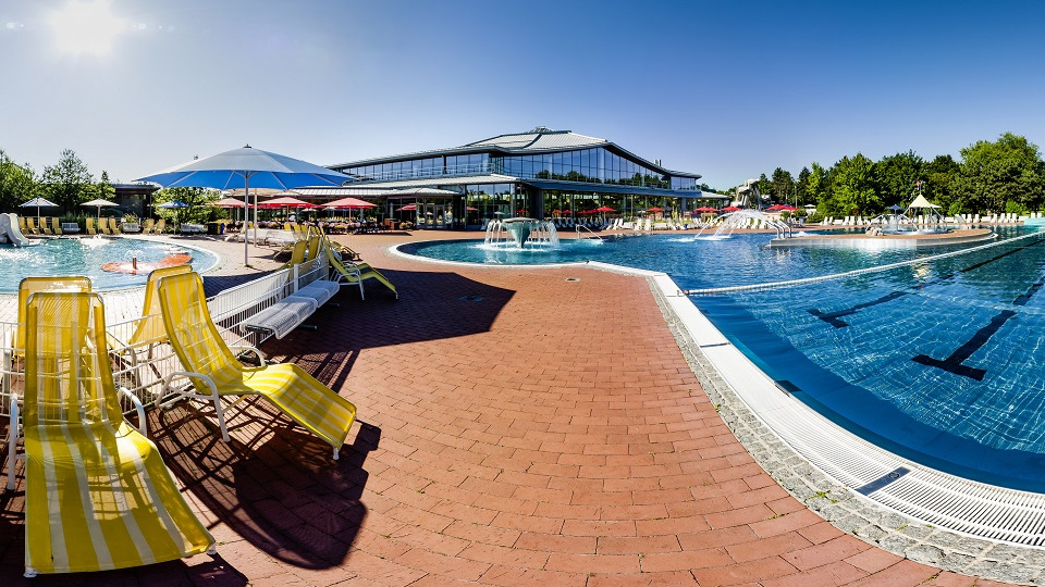 Verlängertes Wochenende: Sommer Pool-Party im das Stadtwerk.Westbad