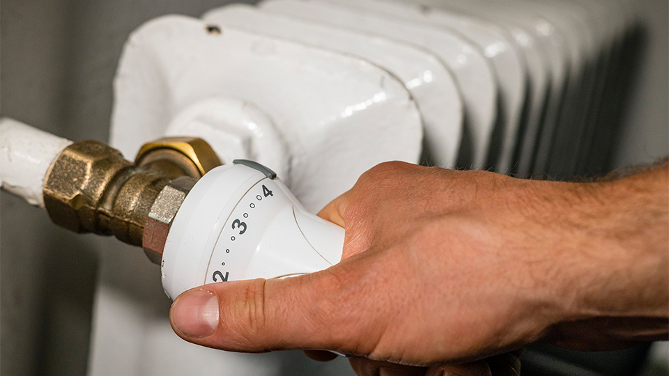 IG BAU: Mehr Klima-Sanierungen an öffentlichen Gebäuden in Regensburg