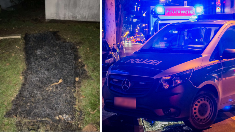 Matratzenbrand in Regensburg: Links die Matratze, rechts ein Streifenwagen der Polizei und dahinter die Feuerwehr in der Nacht.