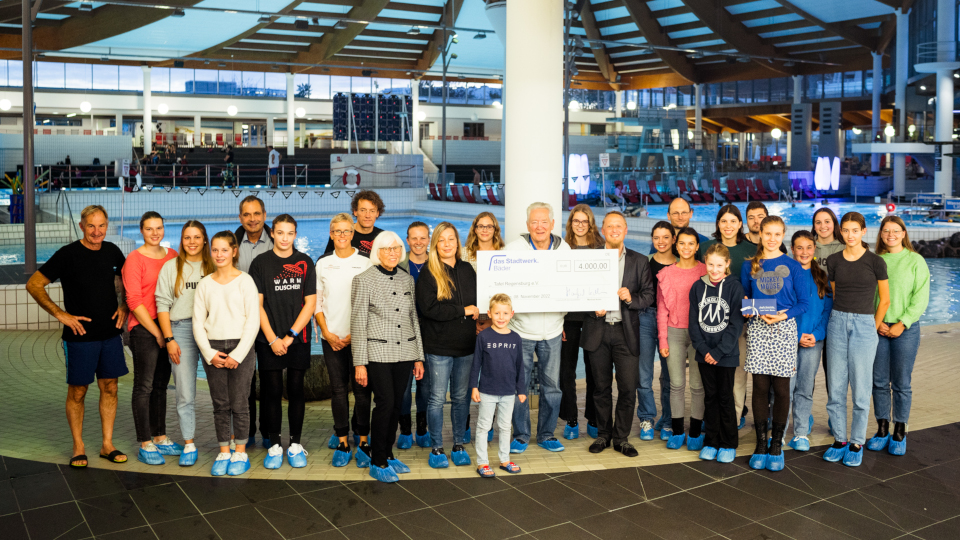Spendenaktion im Westbad: 4.000€ für die Tafel Regensburg e.V. 