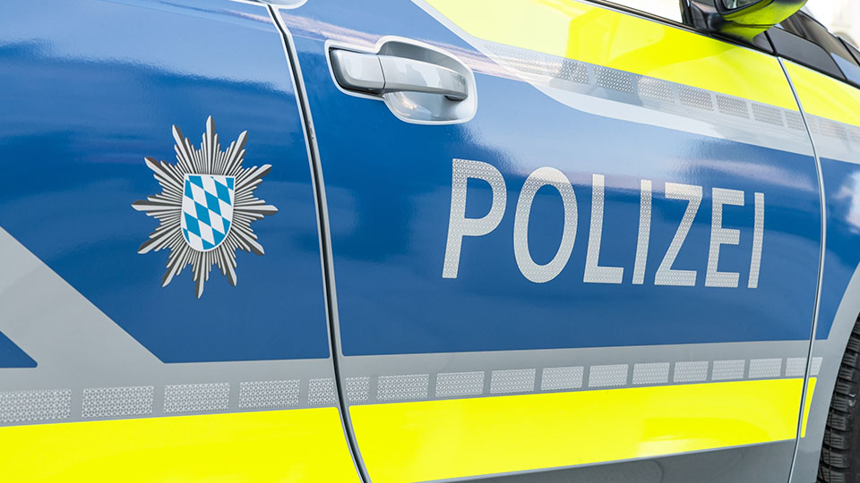Großeinsatz Regensburger Westen: Streifenwagen der Polizei in Nahaufnahme