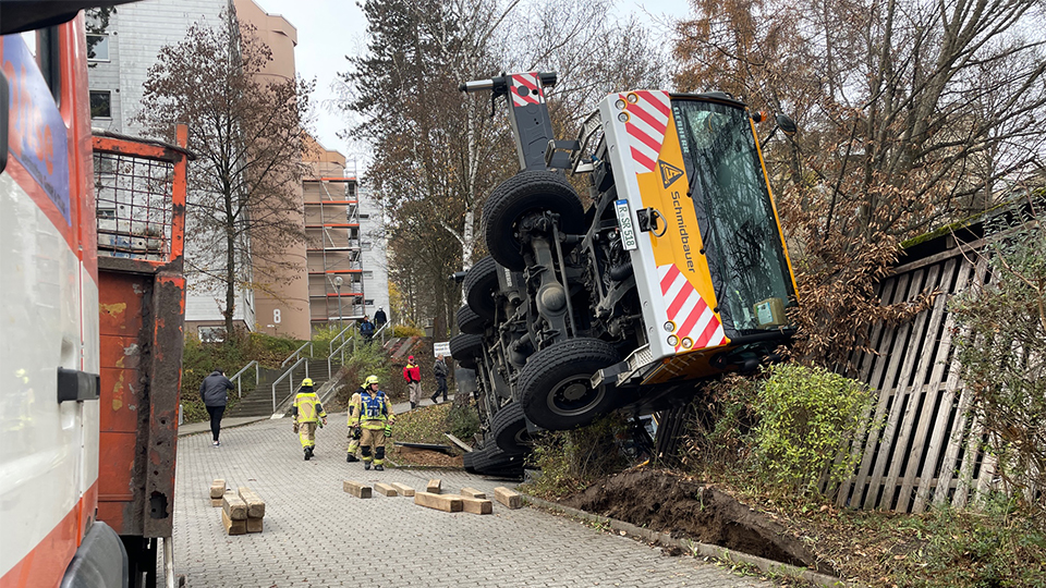 Regensburg: Umgestürzter Autokran im Stadtwesten
