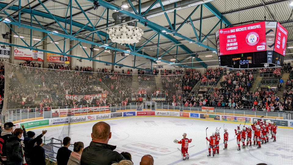 EVR weiter heimstark: Eisbären schlagen Crimmitschau 3:1