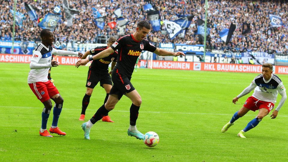 SSV Jahn: Flutlicht-Duell mit Tabellennachbar Braunschweig