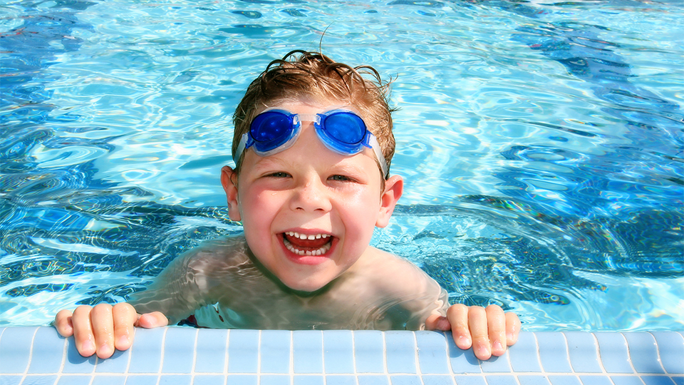 Regensburg: Kino-Pool-Party im das Stadtwerk.Westbad