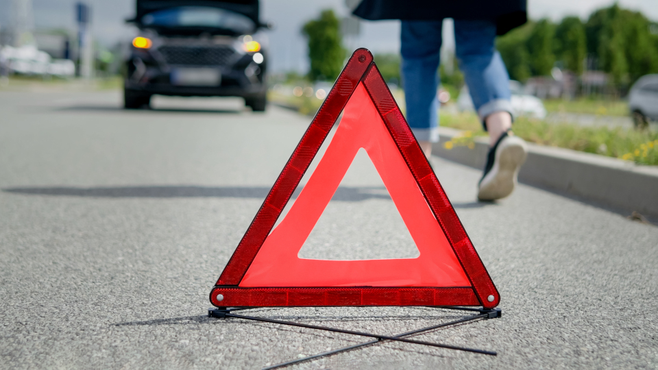 Barbing: Anhänger bei Unfall von Klein-Lkw abgerissen