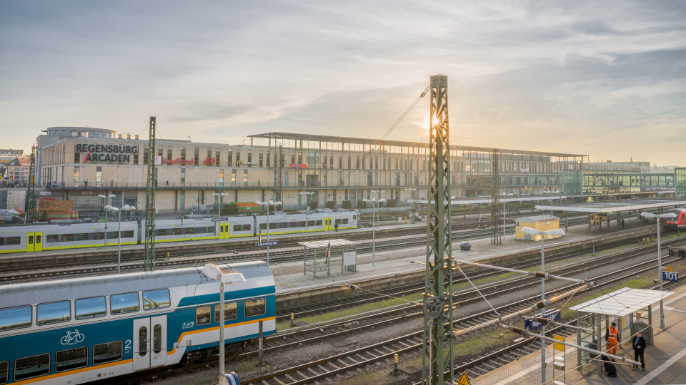 agilis atmet auf: Fernverkehrticket-Verkauf in Regensburg gesichert