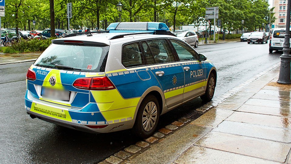 Stalker in Schwandorf: Streifenwagen der Polizei steht am Straßenrand