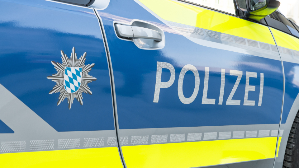 Regensburg: Mann rastet bei Feier mit Messern bewaffnet aus 