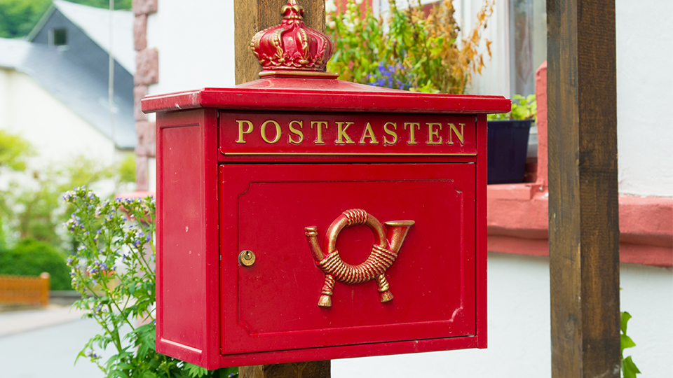 Roter Postkasten