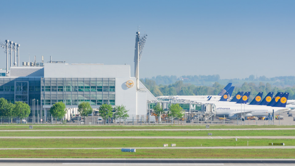 Flughafen München mit Flugzeugen der Lufthansa
