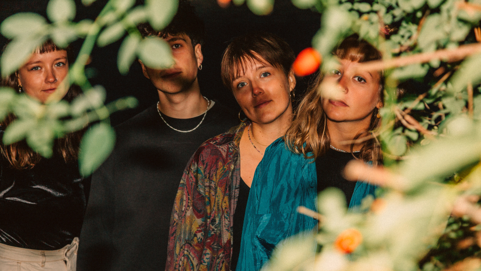 the komets ueber regensburg das erwachsenwerden und ihre musik 960x540 1