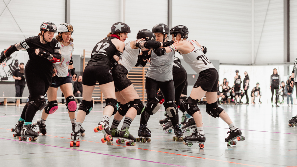 regensburger roller derby team siegt bei auswaertsspiel in island 960x540 2