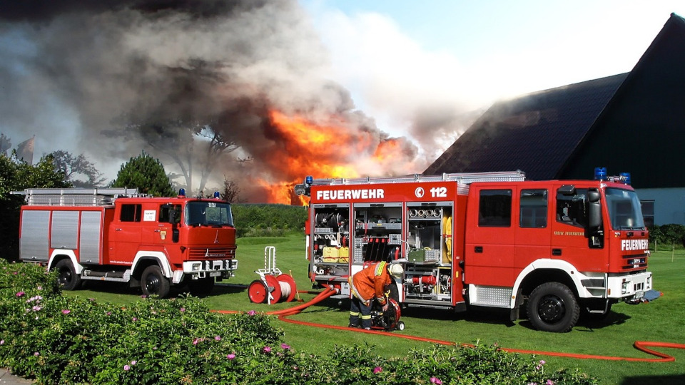 Brand in Kallmünz verursacht erheblichen Schaden an Hausfassade