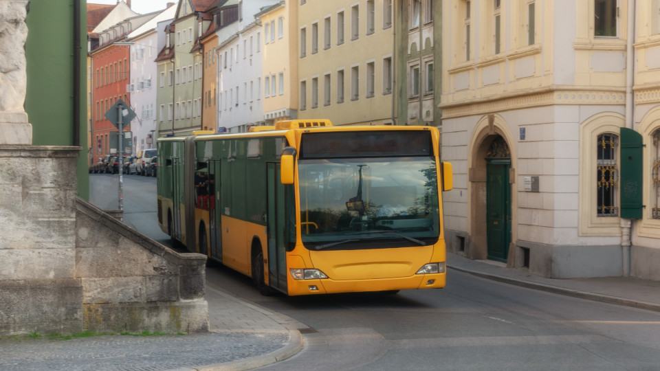 Regnsburg: Bus in Altstadt