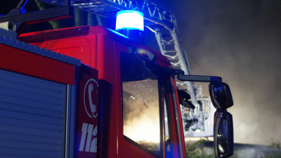 Feuerwehr-Fahrzeug mit Martinshorn