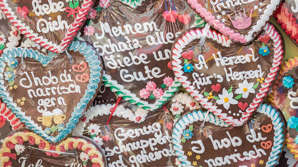 Regensburger Herbstdult startet: Lebkuchenherzen mit verschiedenen Sprüchen