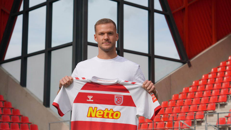 Nach Zwarts-Abgang: SSV Jahn verstärkt sich mit Angreifer Eric Hottmann