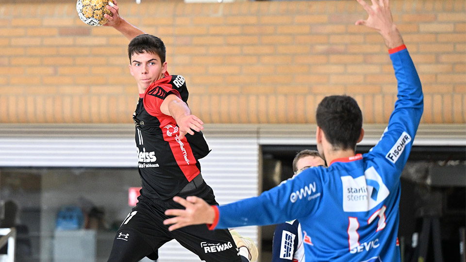 Linksaußen #11 Bastian Kemmler spielt auch in der Abwehrspitze eine wichtige Rolle